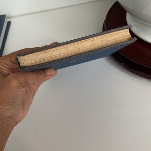 Latin Translation of Winnie the Pooh. Winnie Ille Pu by Alexander Lenard. - Picture 6 of 8